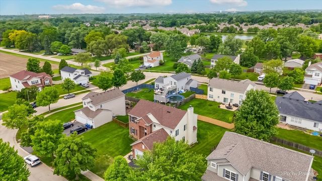 2030 Westbury Lane, Aurora, IL 60502