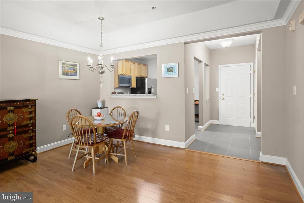 Image 12 of property listing at 5930 GREAT STAR DR #205, Clarksville, MD 21029