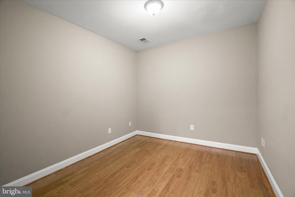 Image 15 of property listing at 5930 GREAT STAR DR #205, Clarksville, MD 21029