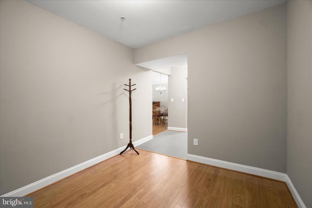 Image 16 of property listing at 5930 GREAT STAR DR #205, Clarksville, MD 21029