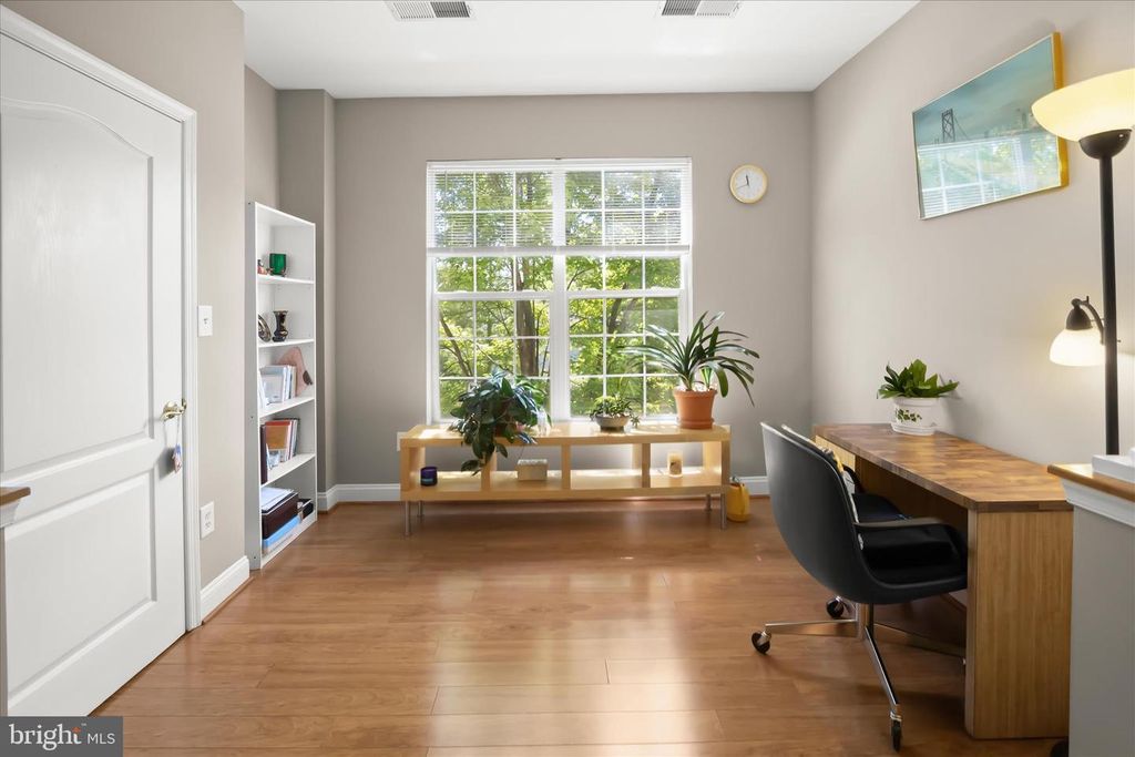 Image 23 of property listing at 5930 GREAT STAR DR #205, Clarksville, MD 21029