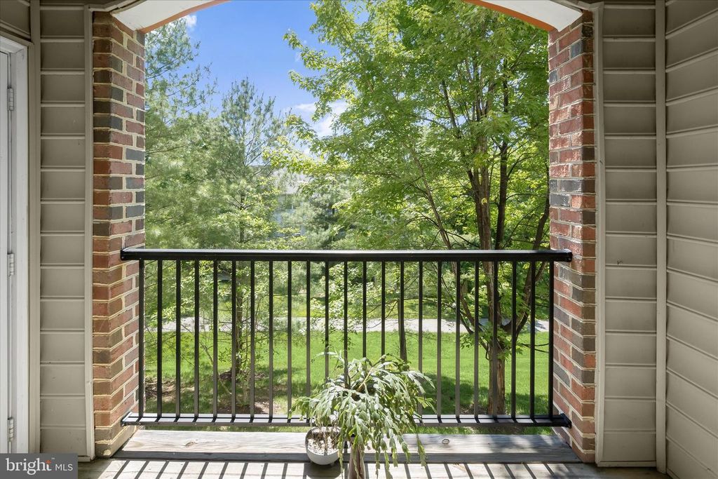 Image 33 of property listing at 5930 GREAT STAR DR #205, Clarksville, MD 21029