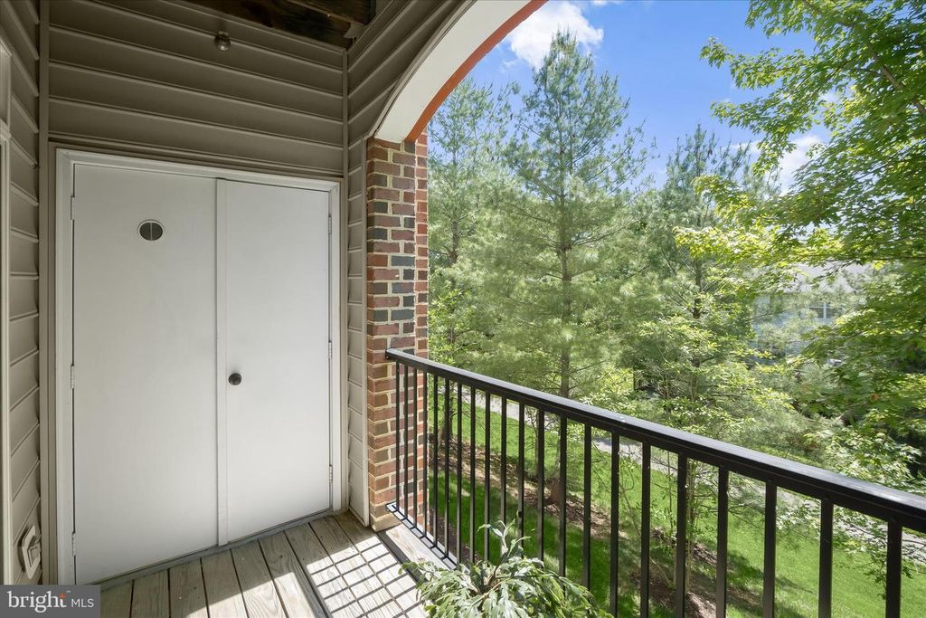 Image 34 of property listing at 5930 GREAT STAR DR #205, Clarksville, MD 21029