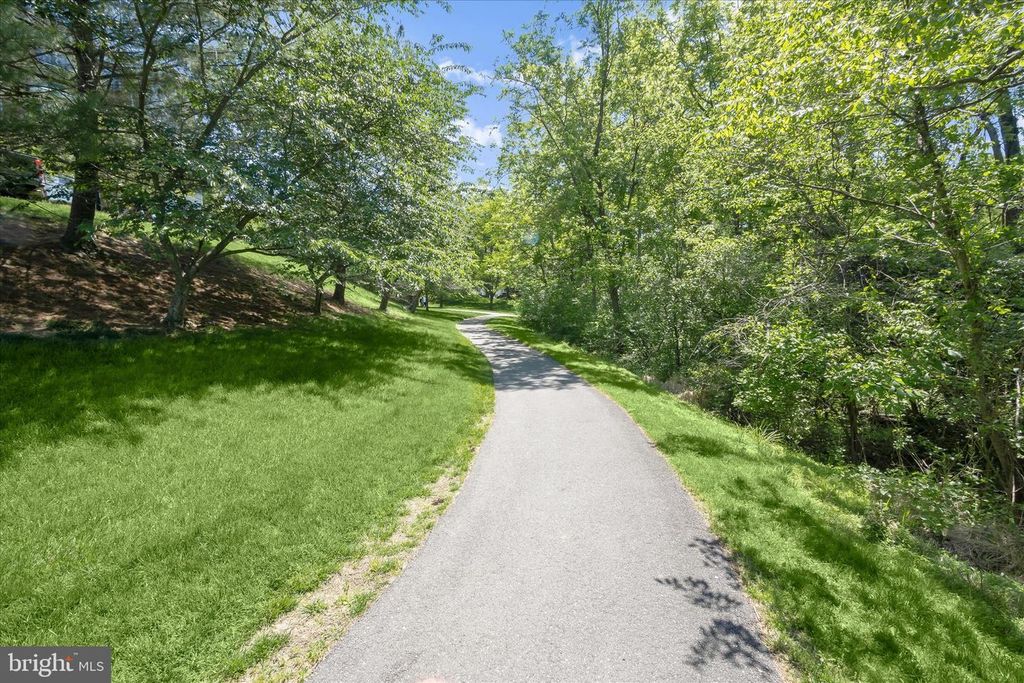 Image 36 of property listing at 5930 GREAT STAR DR #205, Clarksville, MD 21029