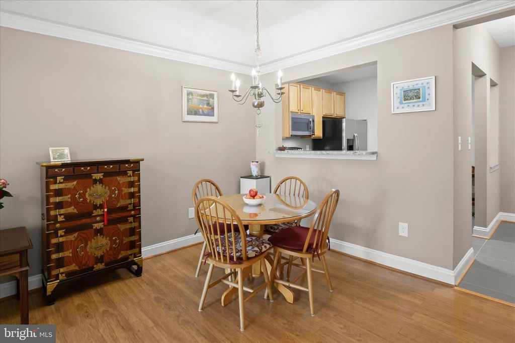 Image 3 of property listing at 5930 GREAT STAR DR #205, Clarksville, MD 21029