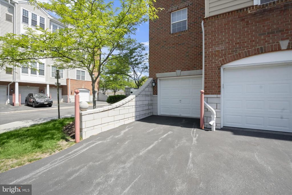 Image 40 of property listing at 5930 GREAT STAR DR #205, Clarksville, MD 21029