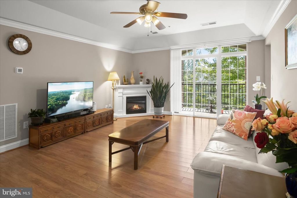 Image 8 of property listing at 5930 GREAT STAR DR #205, Clarksville, MD 21029