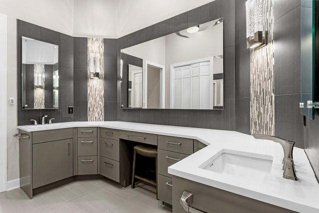 6441 RENWICK CIRCLE, Tampa, FL 33647