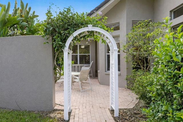 6441 RENWICK CIRCLE, Tampa, FL 33647