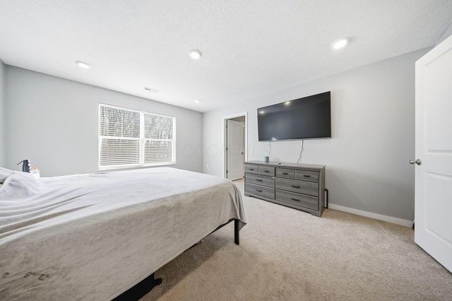 5840 Wynnewood Drive, Grove City, OH 43123