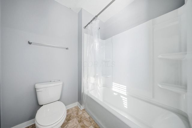 5840 Wynnewood Drive, Grove City, OH 43123