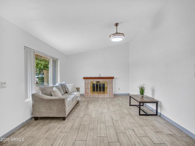 2324 W PORT AU PRINCE Lane, Phoenix, AZ 85023