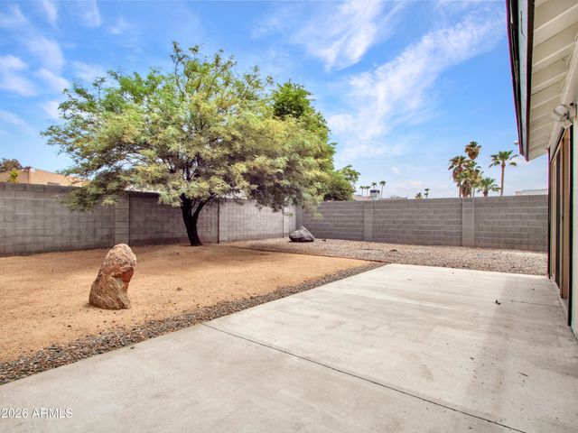 2324 W PORT AU PRINCE Lane, Phoenix, AZ 85023