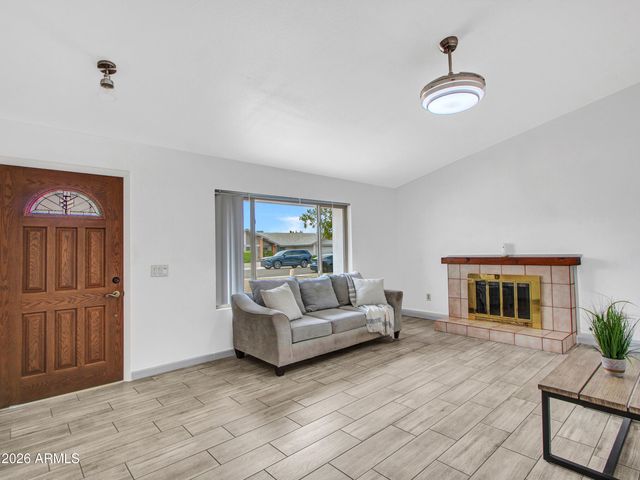 2324 W PORT AU PRINCE Lane, Phoenix, AZ 85023