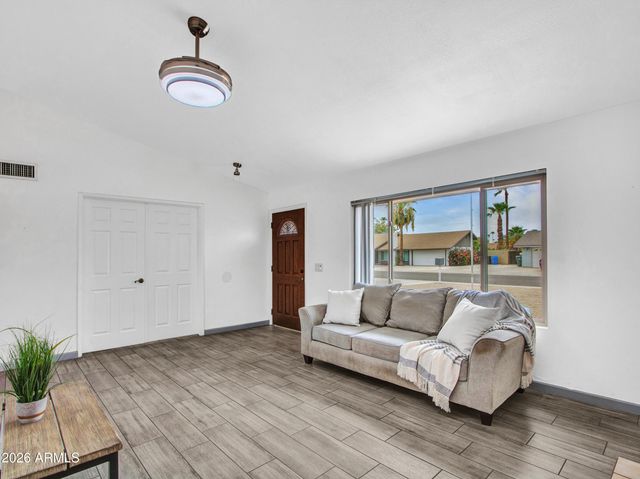 2324 W PORT AU PRINCE Lane, Phoenix, AZ 85023