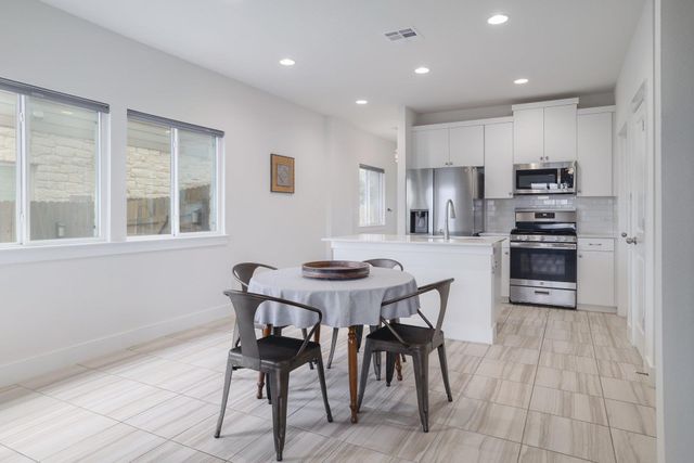 315 Alamar Knot WAY 213, Georgetown, TX 78626