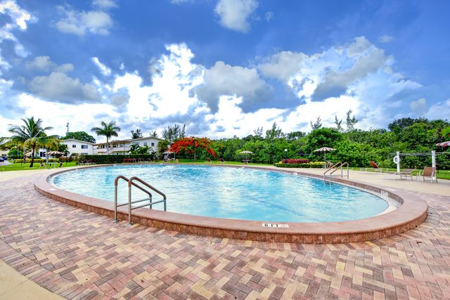 262 Windsor L, West Palm Beach, FL 33417