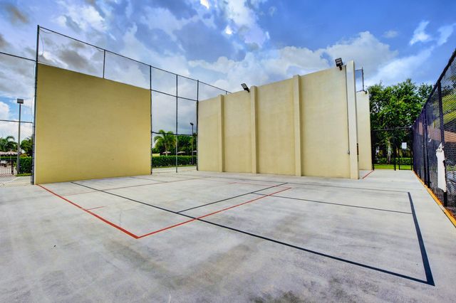 262 Windsor L, West Palm Beach, FL 33417