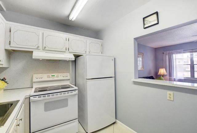 262 Windsor L, West Palm Beach, FL 33417