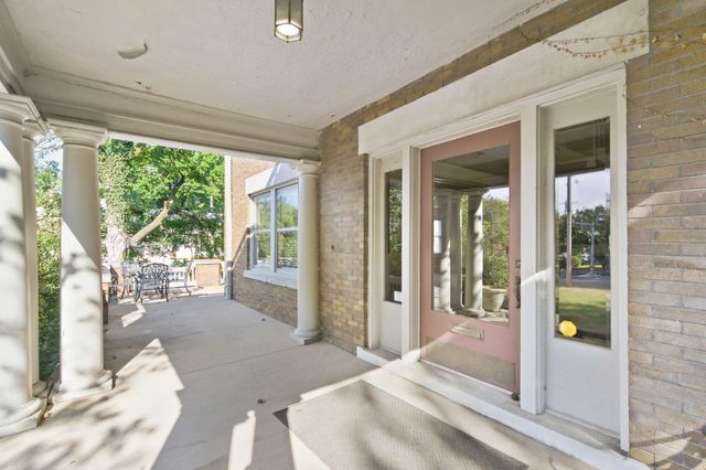 1201 E Walnut Street, Springfield, MO 65802