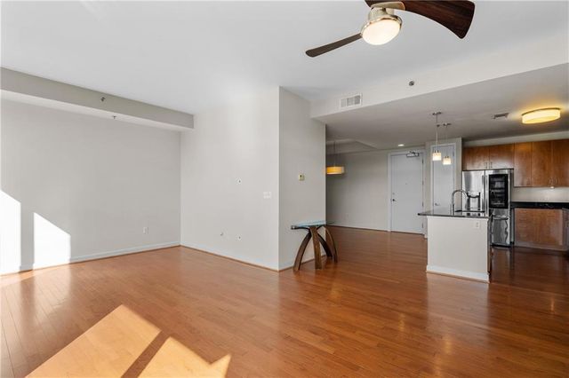 711 Cosmopolitan NE Drive 512, Atlanta, GA 30324