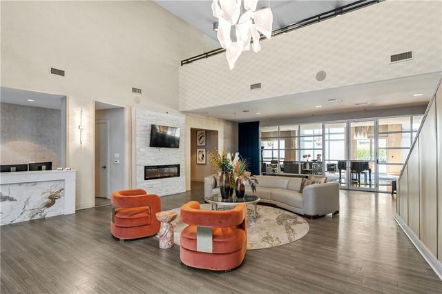 711 Cosmopolitan NE Drive 512, Atlanta, GA 30324