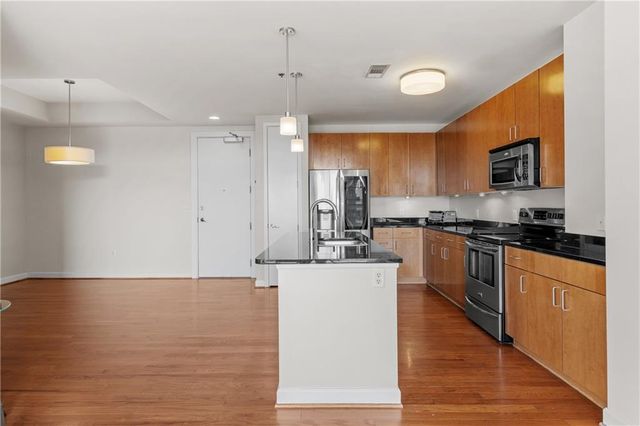 711 Cosmopolitan NE Drive 512, Atlanta, GA 30324