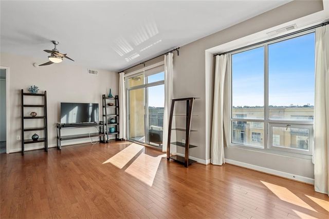 711 Cosmopolitan NE Drive 512, Atlanta, GA 30324