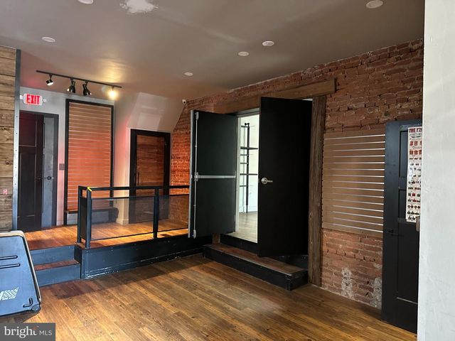 3946 LANCASTER AVE, Philadelphia, PA 19104