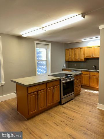 3946 LANCASTER AVE, Philadelphia, PA 19104