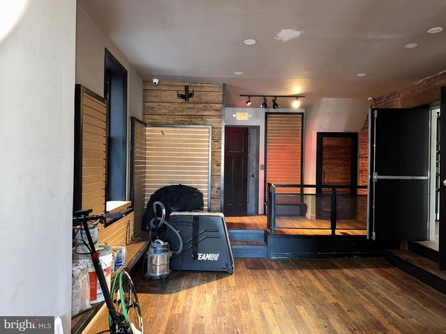 3946 LANCASTER AVE, Philadelphia, PA 19104