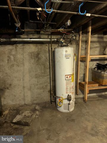 3946 LANCASTER AVE, Philadelphia, PA 19104