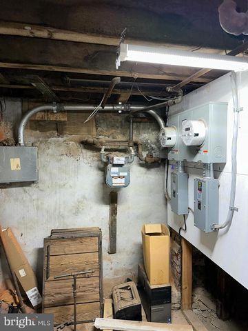 3946 LANCASTER AVE, Philadelphia, PA 19104