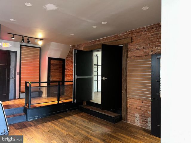 3946 LANCASTER AVE, Philadelphia, PA 19104