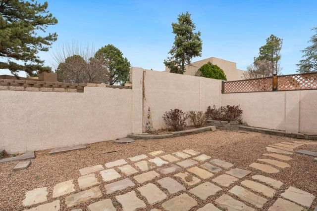 6109 Rio Hondo Drive NE, Albuquerque, NM 87109