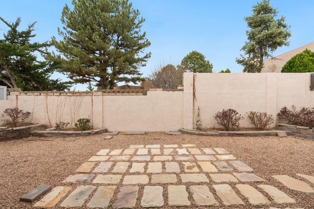 6109 Rio Hondo Drive NE, Albuquerque, NM 87109