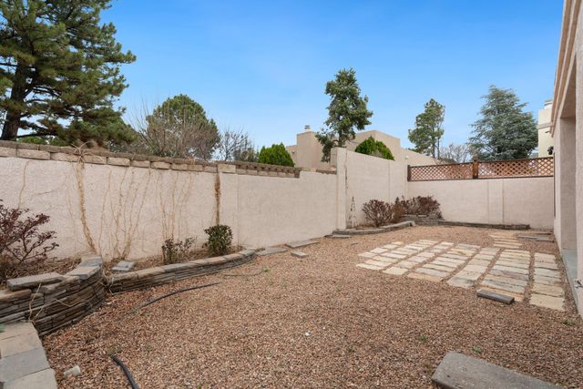 6109 Rio Hondo Drive NE, Albuquerque, NM 87109