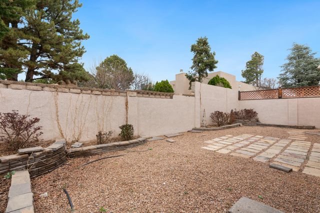 6109 Rio Hondo Drive NE, Albuquerque, NM 87109