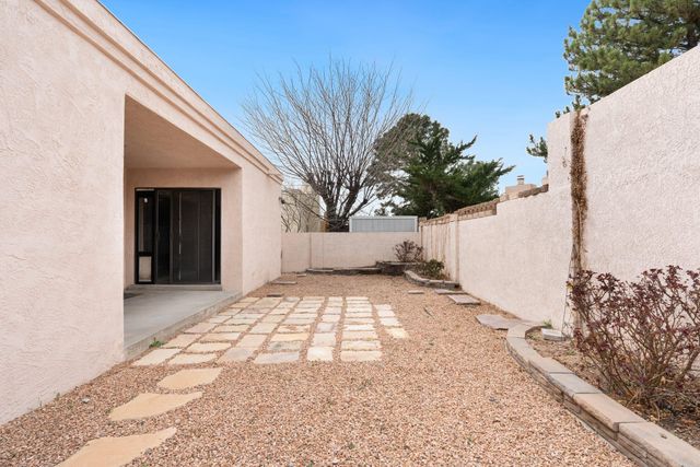 6109 Rio Hondo Drive NE, Albuquerque, NM 87109