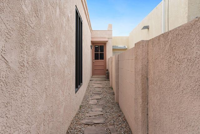 6109 Rio Hondo Drive NE, Albuquerque, NM 87109