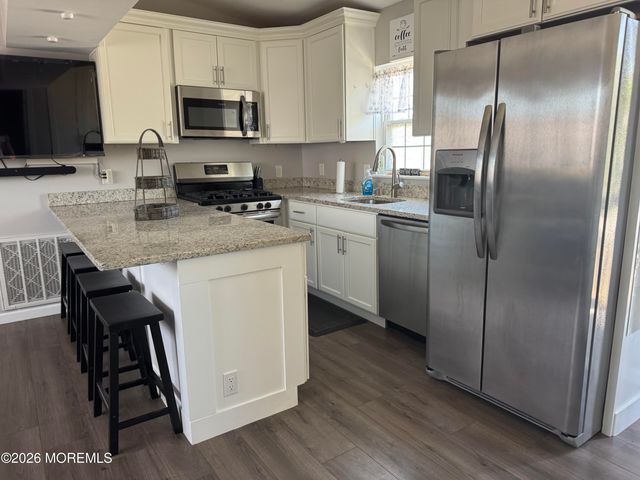 2 Campview Avenue, Keansburg, NJ 07734
