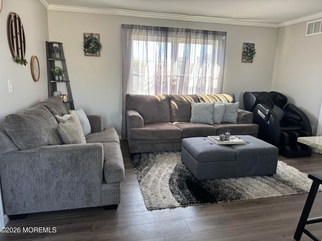 2 Campview Avenue, Keansburg, NJ 07734