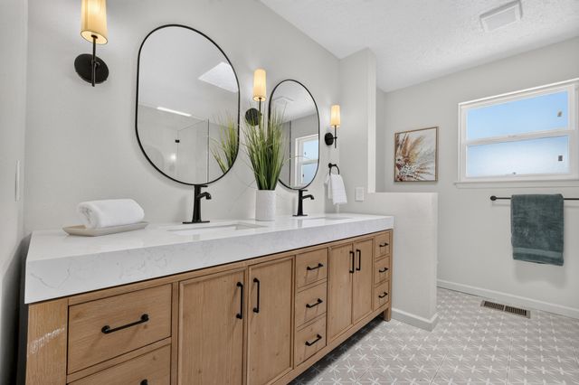 13012 Calle De Sandias NE, Albuquerque, NM 87111