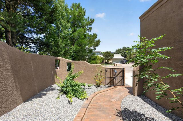 13012 Calle De Sandias NE, Albuquerque, NM 87111