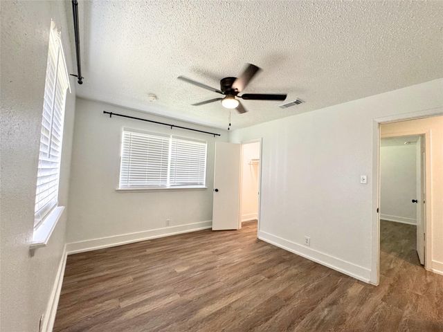547 County Road 949e, Alvin, TX 77511