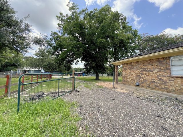 547 County Road 949e, Alvin, TX 77511