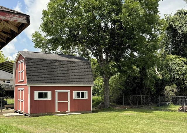 547 County Road 949e, Alvin, TX 77511