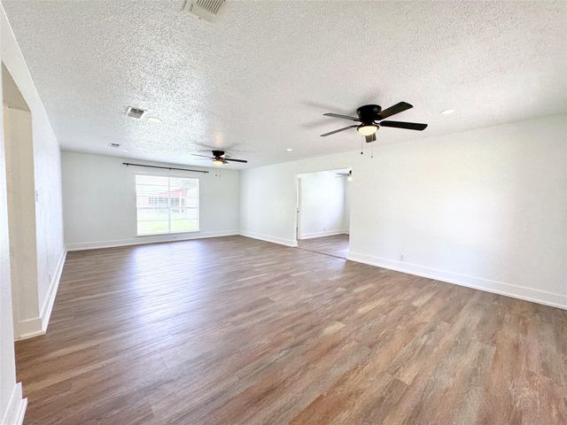 547 County Road 949e, Alvin, TX 77511