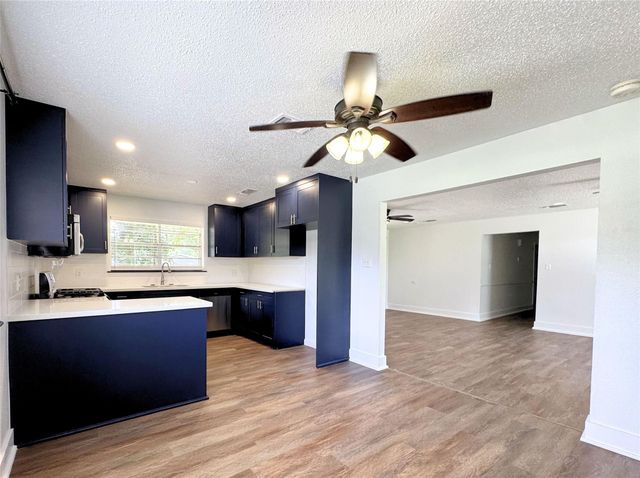 547 County Road 949e, Alvin, TX 77511