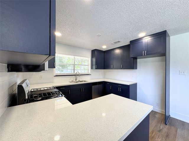547 County Road 949e, Alvin, TX 77511